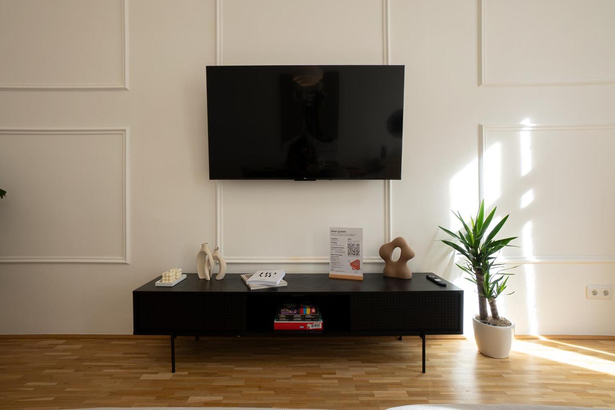 Vibrant 107 M2 Flat In The City Center Вена Экстерьер фото