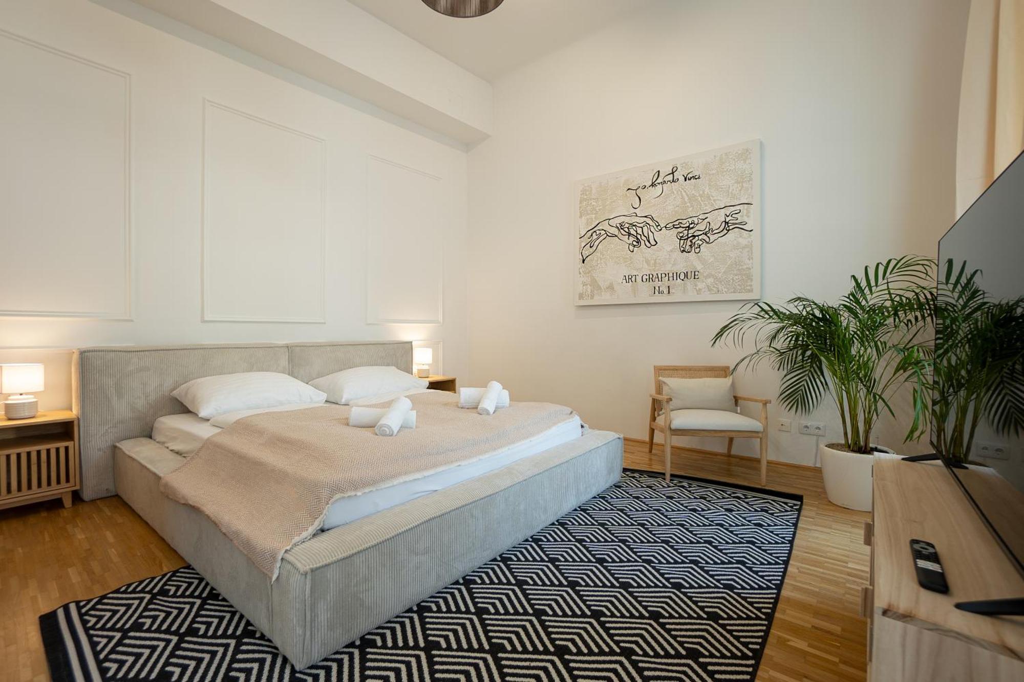 Vibrant 107 M2 Flat In The City Center Вена Экстерьер фото