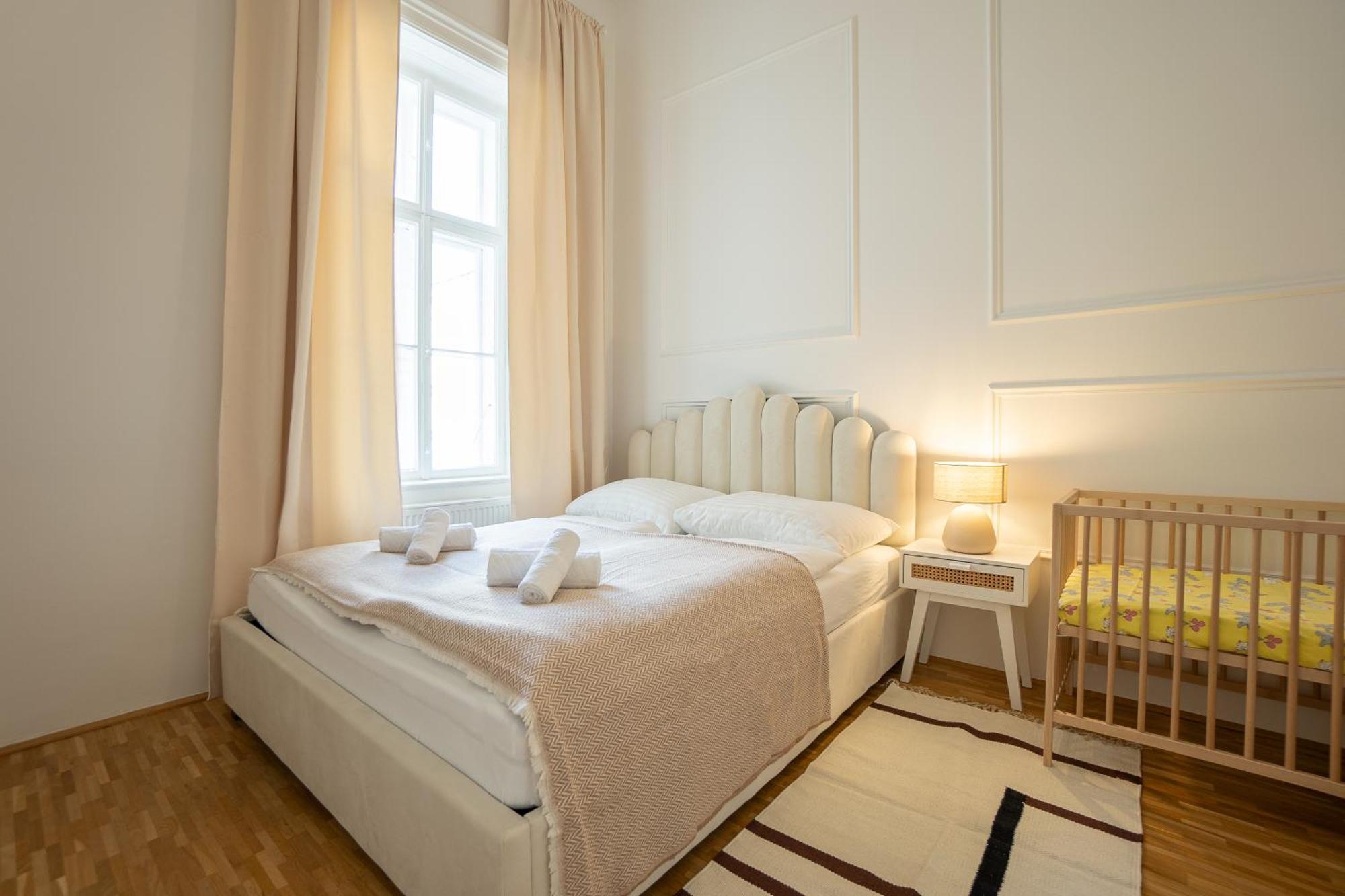 Vibrant 107 M2 Flat In The City Center Вена Экстерьер фото