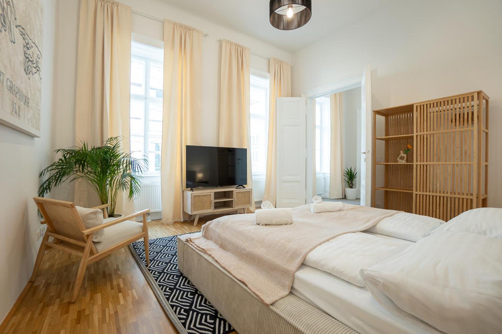 Vibrant 107 M2 Flat In The City Center Вена Экстерьер фото